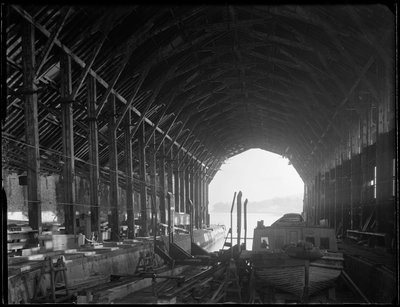 Astillero de Devonport, South Yard, Slip cubierto No. 1, Devonport, Plymouth, 1942 de George Bernard Mason
