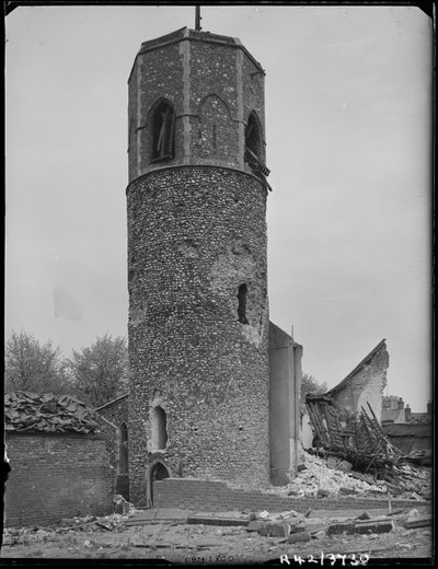 Iglesia de San Benito, Calle de San Benito, Norwich, Norfolk, 1942 de George Bernard Mason