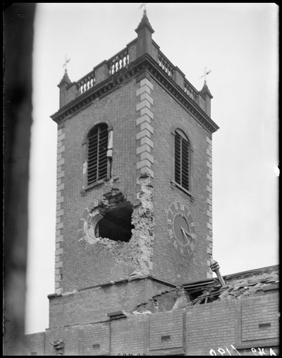 Iglesia de San Juan, High Street, Deritend, Birmingham, West Midlands, 1941 de George Bernard Mason