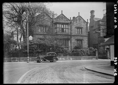Manor Club, Manor Square, Otley, Leeds, 1942 de George Bernard Wood