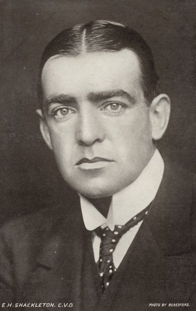 Ernest Shackleton (1874-1922), explorador antártico británico (foto b/n) de George Charles Beresford