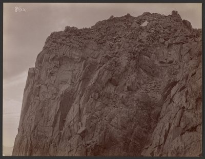 [Cima de la montaña con cobertizo] de George Davidson