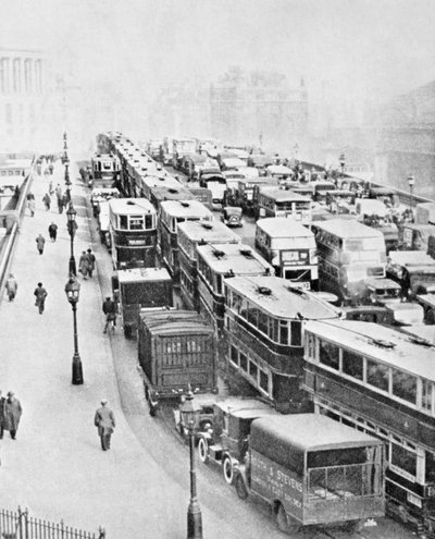 Atasco en el Puente Blackfriars, Londres, c. 1935 de George Davison Reid