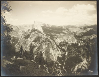 Parte posterior de Half Dome - Cascadas Vernal y Nevada desde cerca de Glacier Point - Yosemite de George Fiske