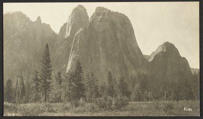 Cathedral Rocks, 2600 pies de George Fiske