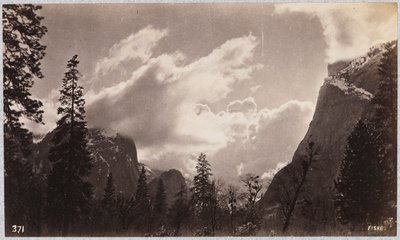 Valle de Yosemite, con nubes de George Fiske