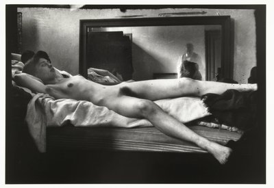 Retrato de un desnudo femenino con la fotografía de Breitner en el espejo de George Hendrik Breitner