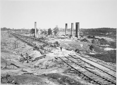 Ruinas del tren de municiones de 28 vagones de Hood y el Molino Rolling Scofield, cerca de Atlanta, Georgia, septiembre de 1864 de George N. Barnard