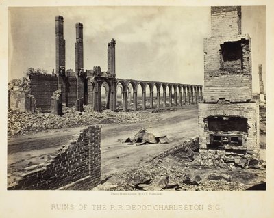 Ruinas del depósito ferroviario de Charleston, Carolina del Sur de George N. Barnard