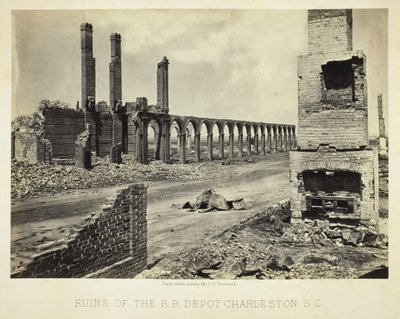 Ruinas del depósito de trenes de Charleston, S.C., 1865 de George N. Barnard