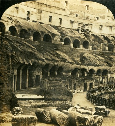 El interior del Coliseo, Roma, Italia, c1909 de George Rose