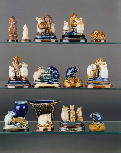 Una selección de figuras de animales modeladas por George Tinworth de George Tinworth