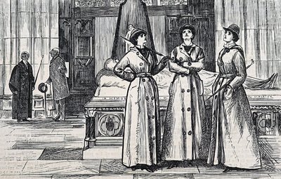 Tres mujeres con abrigos largos, en un museo de George du Maurier