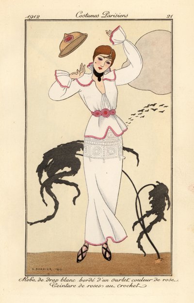 Mujer con vestido de lana blanca con ribetes rosas, cinturón de rosas de ganchillo, perdiendo el sombrero con el viento. Robe de drap blanc borde d