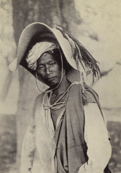 Birmania: Un comerciante Shan con su gorro para el clima cálido (foto en blanco y negro) de Georges Bertin Scott