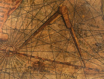 Globo terráqueo, detalle del Océano Pacífico con un gran par de divisores de Gerardus Mercator