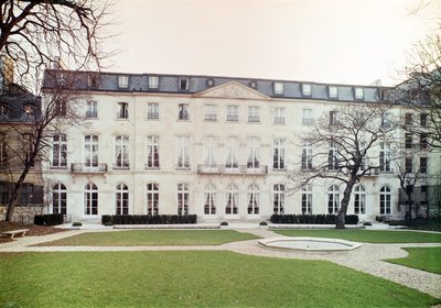 Vista de la fachada del jardín del Hotel de Beauharnais, construido en 1713 Interior del Salón Verde en el apartamento del Príncipe Eugenio de Beauharnais de Germain Boffrand