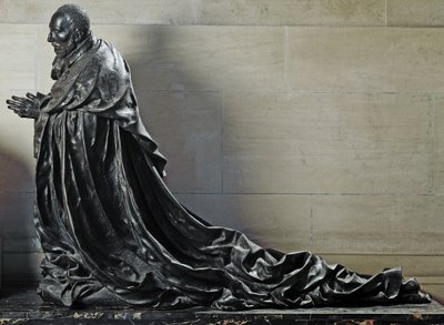 Cardenal René de Birague en oración de Germain Pilon