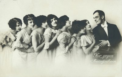 Un hombre en demanda (foto b/n) de German Photographer