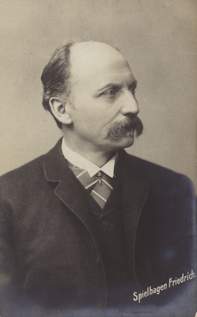 Friedrich Spielhagen (1829-1911), novelista y traductor alemán (foto b/n) de German Photographer
