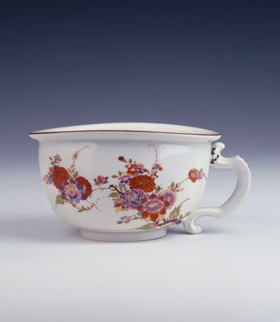 Un bourdaloue de Bottger de forma oval irregular pintado al estilo de Johann Ehrenfried Stadler, c.1725 de German School