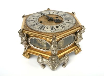 Un Reloj de Mesa de German School