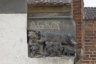 Escultura que representa la Judensau, c.1440 de German School