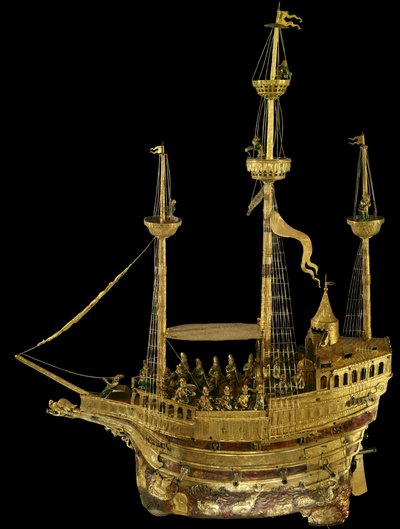 Reloj en forma de nave llamado 