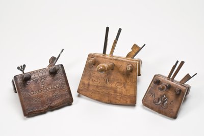 Cepillos de croze de tonelero, fechados 1735, 1842 y principios a mediados del siglo XIX de German School