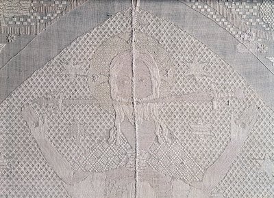 (detalle) de un mantel de altar con Cristo del Apocalipsis, segunda mitad del siglo XIV de German School
