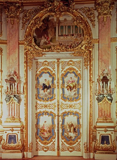 Puerta de la Sala de Porcelana con cuatro paneles que representan escenas clásicas por Meissen y uno que representa una producción teatral de German School