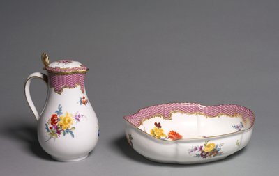 Jarra y palangana, hechas por la Fábrica de Porcelana de Meissen, Alemania, c.1765 de German School