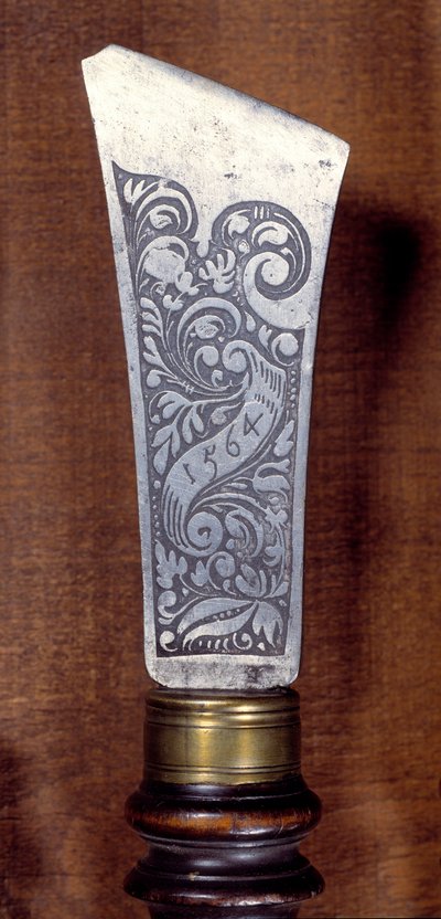 Arte alemán: cuchillo de oro en acero y madera de German School