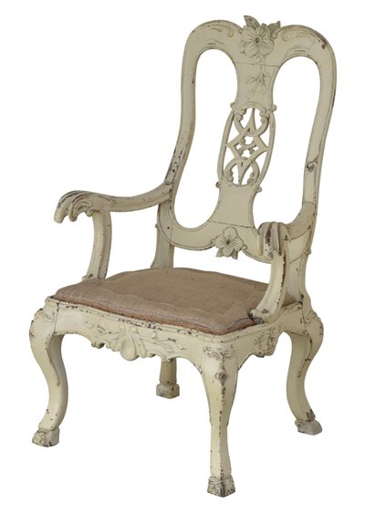 Silla de brazos pintada de marfil de tamaño generoso, tallada al estilo de Johann Michael Hoppenhaupt (madera) de German School