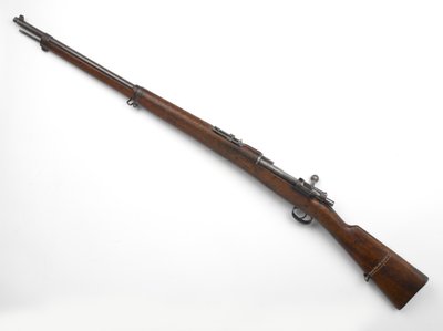 Rifle de cerrojo Mauser M1896 de 7.92 mm usado por el General Louis Botha de German School
