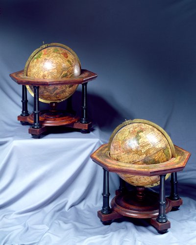 Par de globos de mesa, hechos por Isaac Habrecht, 1625, segunda edición por Johann Christoph Weigel, 1675 de German School