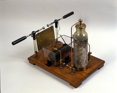 Física: máquina de Hertz (Heinrich Hertz, físico alemán) de German School