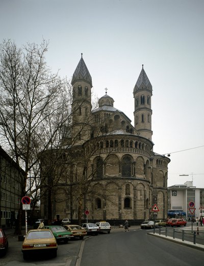 Arte románico: vista de la iglesia de los Apóstoles de German School