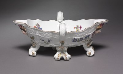Salsera, hecha en la Fábrica de Porcelana de Meissen, Alemania, 1735-56 de German School