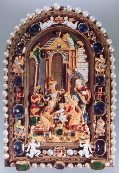 La Adoración de los Reyes, placa de relieve enmarcada con figuras en miniatura de los cuatro Evangelistas y putti alternando con zafiros, de Múnich de German School