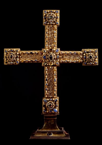 La Cruz del Imperio (Reichskreuz) hecha de oro, piedras y perlas por la manufactura alemana. Principios del siglo XI Dim. 71x77 cm Viena, Kunsthistorisches Museum - La Cruz del Sacro Imperio Romano (Reichskreuz) recubierta con pan de oro y decorada con g de German School