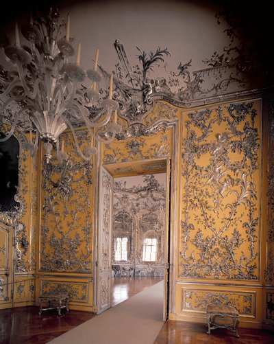 La sala de descanso que conduce al Salón de los Espejos, diseñado por François Cuvilliés (1695-1768), con estuco de Johann Baptist Zimmermann (1680-1758), 1734-37 de German School