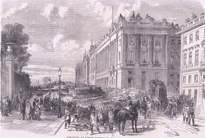 Levantando barricadas en las calles de París, Historia de la Guerra entre Francia y Alemania de Cassell, publicada por Cassell and Company Limited, c.1890 (litografía) de German School