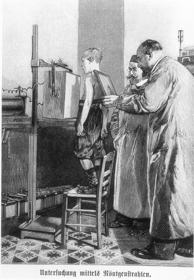Wilhelm Konrad Roentgen (1845-1923) radiografiando a un niño, de un libro de Hans Kraemer, c.1898-99 de German School
