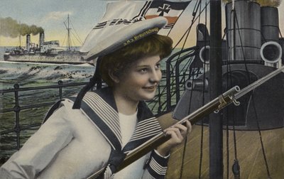 Mujer con el uniforme de un marinero del acorazado alemán Braunschweig de German School