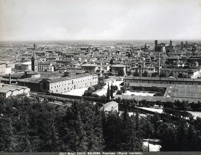 Vista panorámica de Bolonia con fábricas y una plaza de Giacomo Brogi