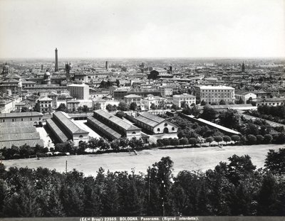 Vista panorámica de Bolonia con algunas fábricas de Giacomo Brogi