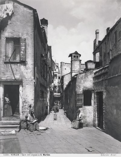 Venecia, Calle dellAngiolo en San Martino, c.1890 de Giacomo Brogi