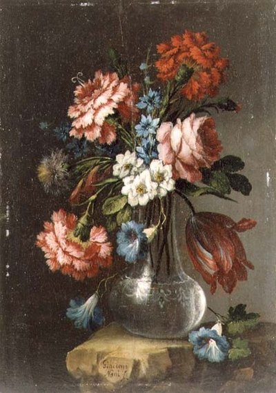 Rosas, tulipanes, convolvuli y otras flores en un jarrón de vidrio de Giacomo Nani