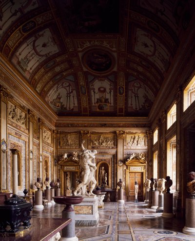 Sala de los Emperadores con el Rapto de Proserpina en el centro, Galería Borghese, Roma, Italia de Gian Lorenzo Bernini